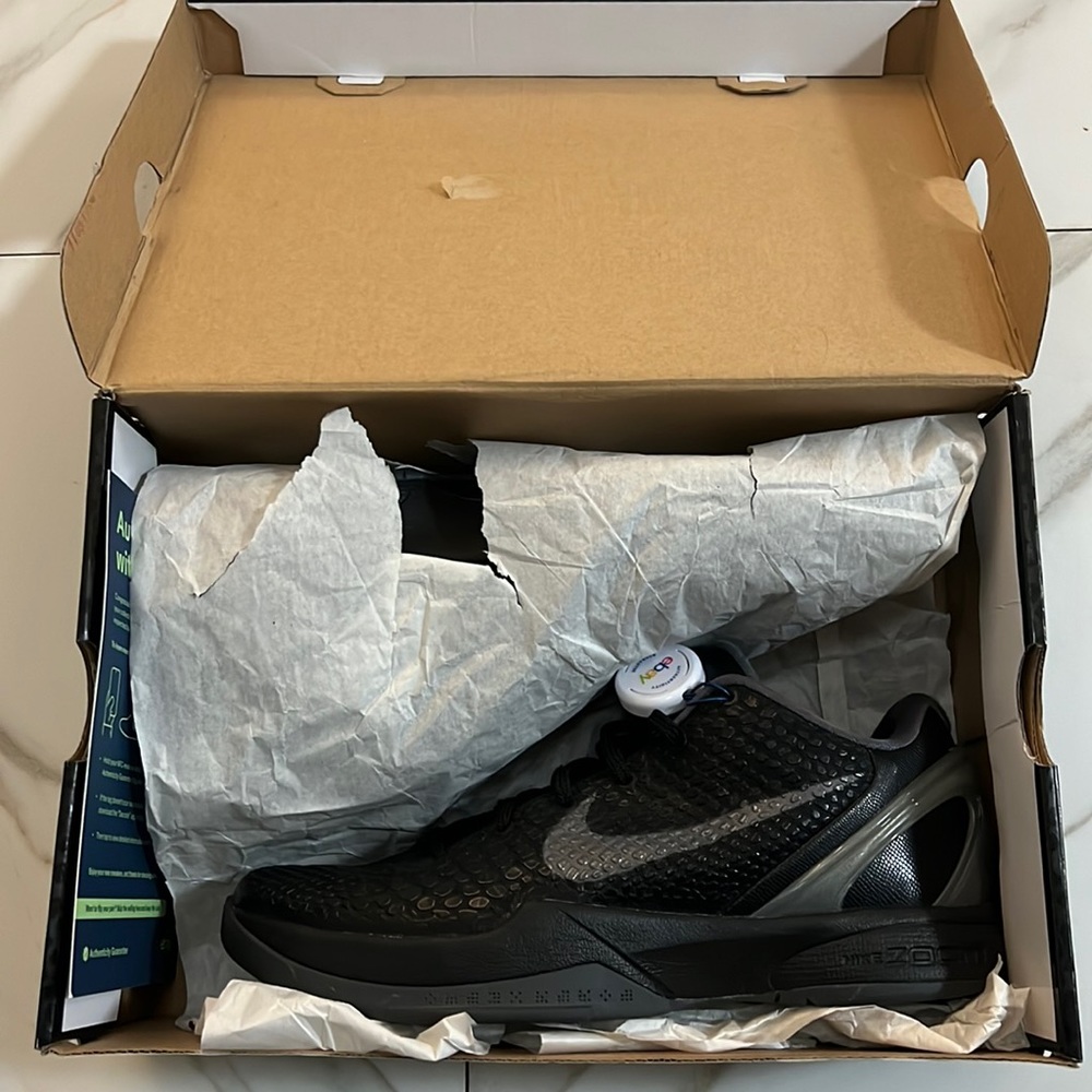 Zoom Kobe 6 - Fade To Black - “Venom” - “Ebony Grinches”